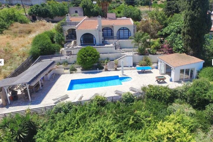 Gorgeous 4-bed Villa With Pool And Beautiful Views - Друша