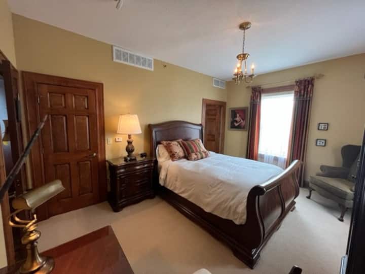 Charming Suite 307 In The Port Hotel - Port Washington, WI