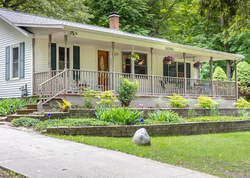 Cottages in Pentwater, MI with cozycozy