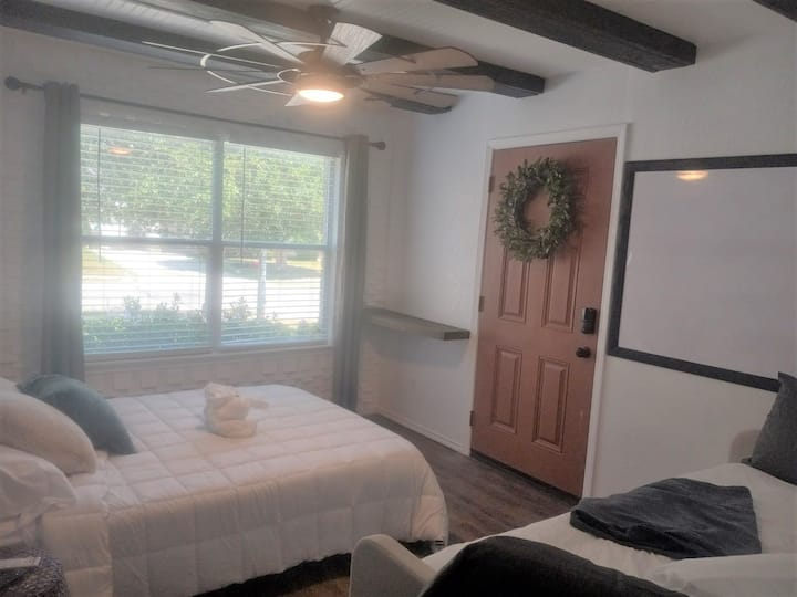 Pet Friendly Apartment, 12 Minutes From Seaworld - Valley Ranch - San Antonio