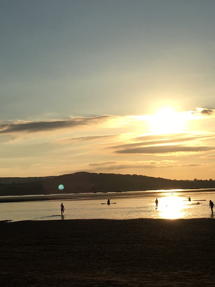 Exmouth Hideaway - Mins Away From Estuary & Beach - Exmouth