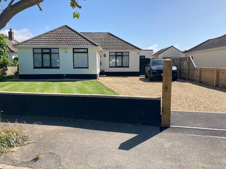 Stylish 3 Bed Bungalow:beach, New Forest,eateries - New Milton