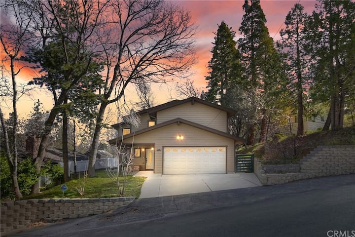3bd/2ba With Fenced Yard, Close To Skiing! - Crestline, CA