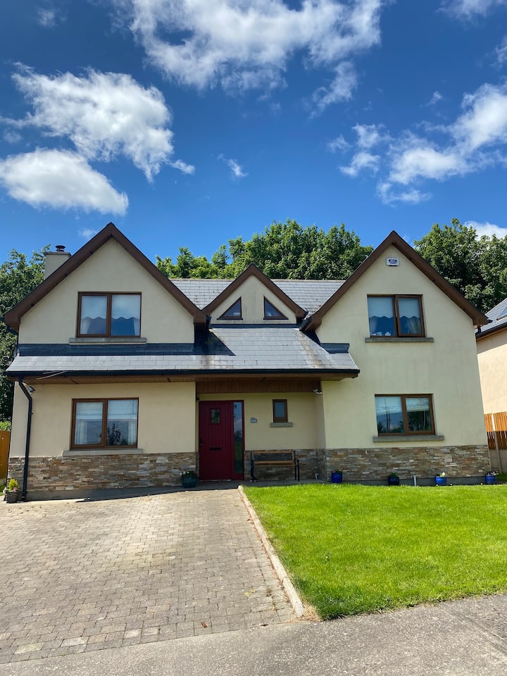 Beautiful Home With 3 Double Bedrooms - Tramore