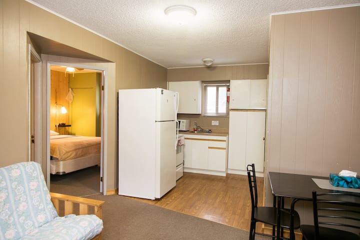 Two Bedroom With A Kitchen - Room 6 - Rossland