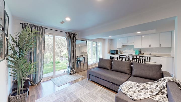 Beautiful And Cozy Walkout Unit With Ravine View. - Aurora