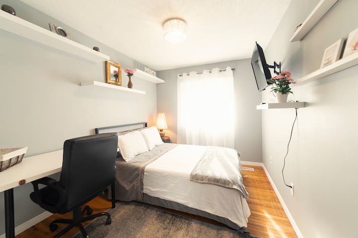 La Chic - Stylish Bedroom With Free Parking - Guelph