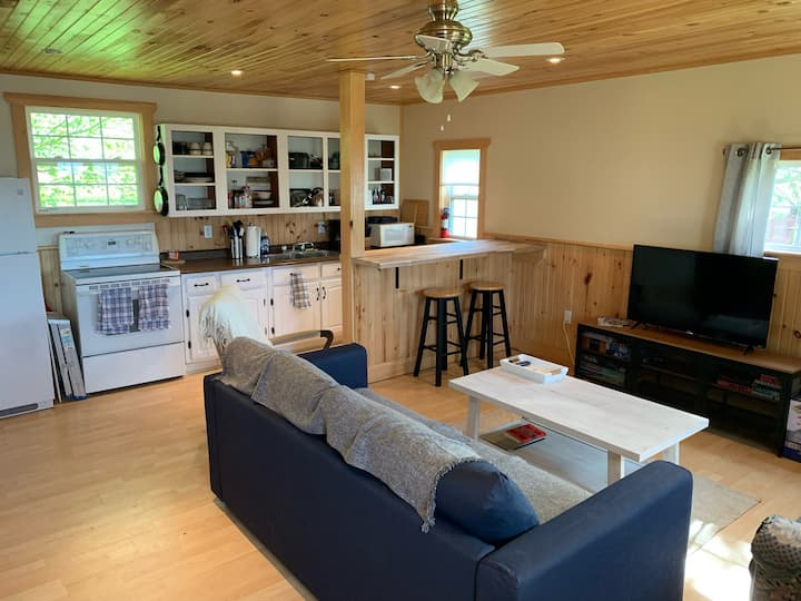 Cozy 2-bedroom Cottage By The Bay - Summerside