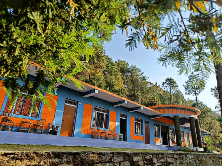 Magpie Room: Double Bedroom With Nature & Comfort - Almora
