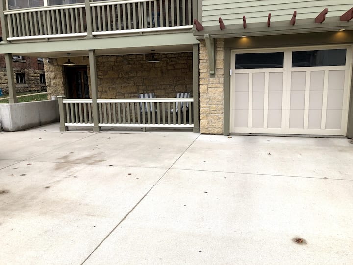 1 Bedroom With Garage In Dubuque Historic District - Q Casino