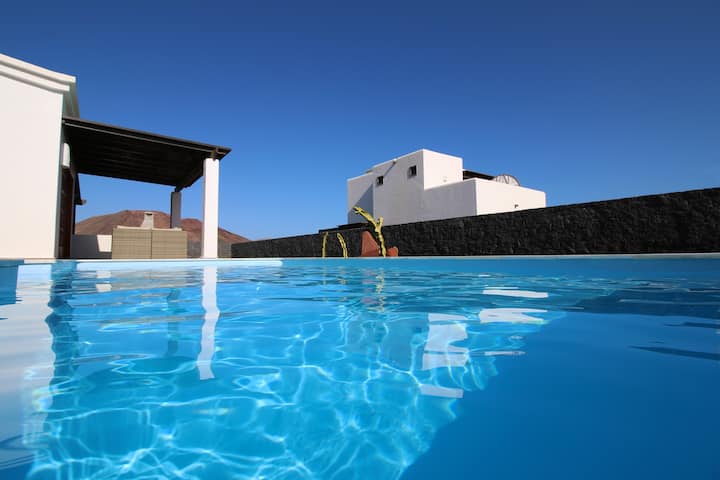Casa Leila - A Romantic, Adults-only, Luxury, Private Villa To Rent In Faro Park - Lanzarote