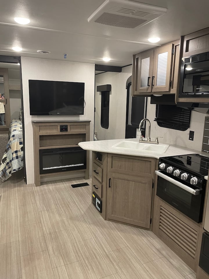 Brand New Camper With Fireplace And 5 Beds! - Lander, WY