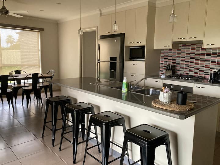 Family And Pet Friendly 3-bedroom House Stay - Mildura