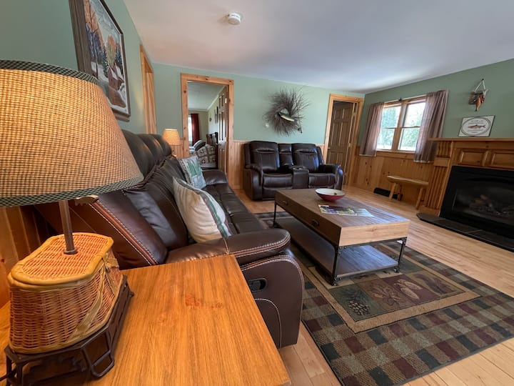 Village Cottages: Cottage #4. Spacious And Cute! - Old Forge, NY