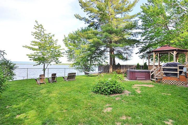 4 Season Cottage With Hot Tub In Constance Bay - 渥太華