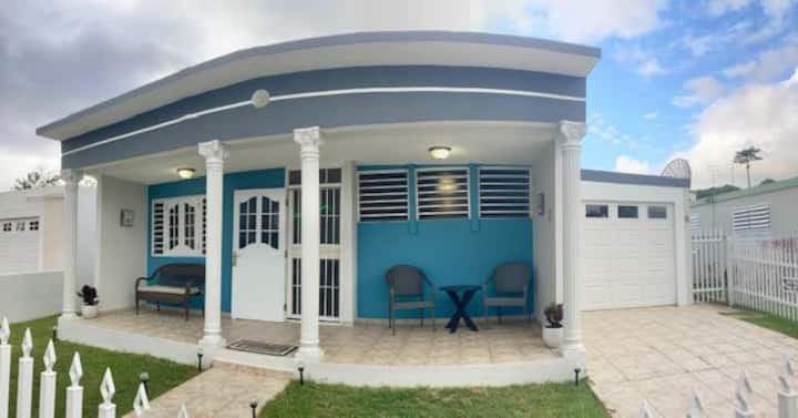 Lovely 3 Bedroom Home Minutes From The Beach. - Aguadilla