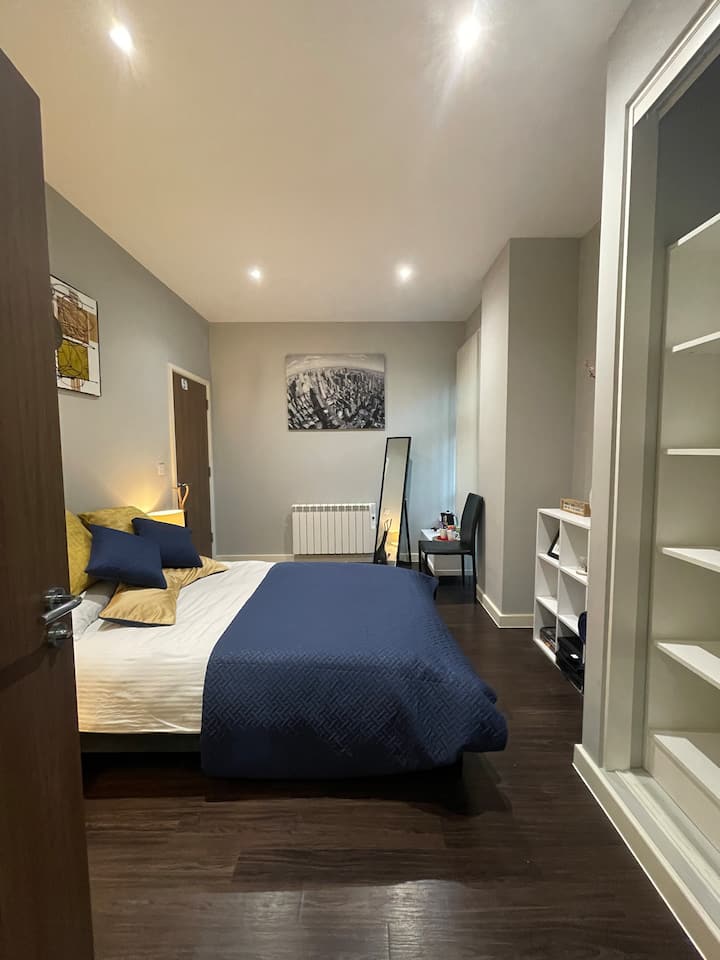 Cosy Double En-suite Bedroom In Heathrow Area - Staines