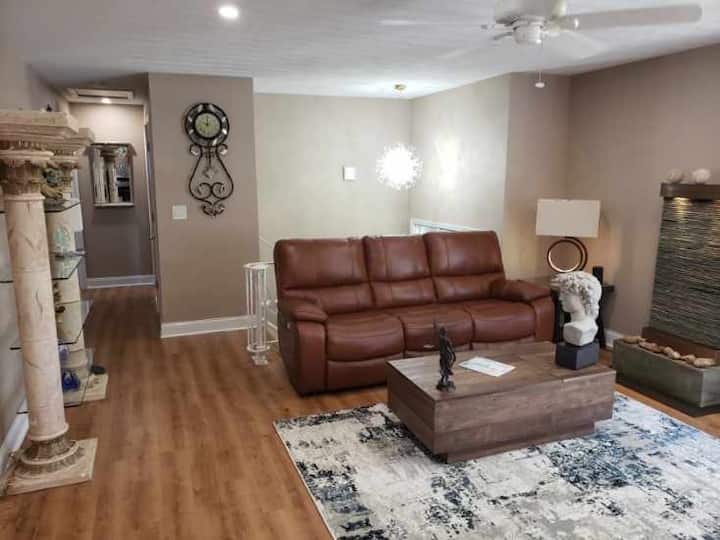 Fully Remodeled Home | Close To Naval Base (4 Mi) - Waukegan, IL