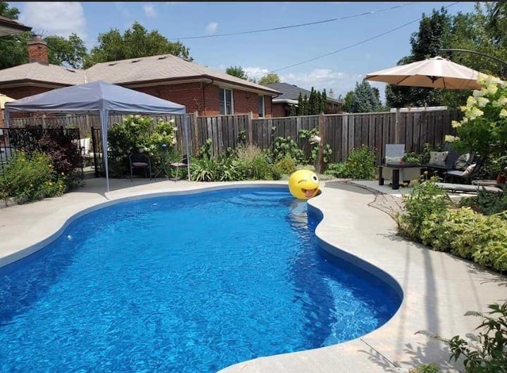 3 Bd Spacious Bungalow With Heated Pool - Mississauga