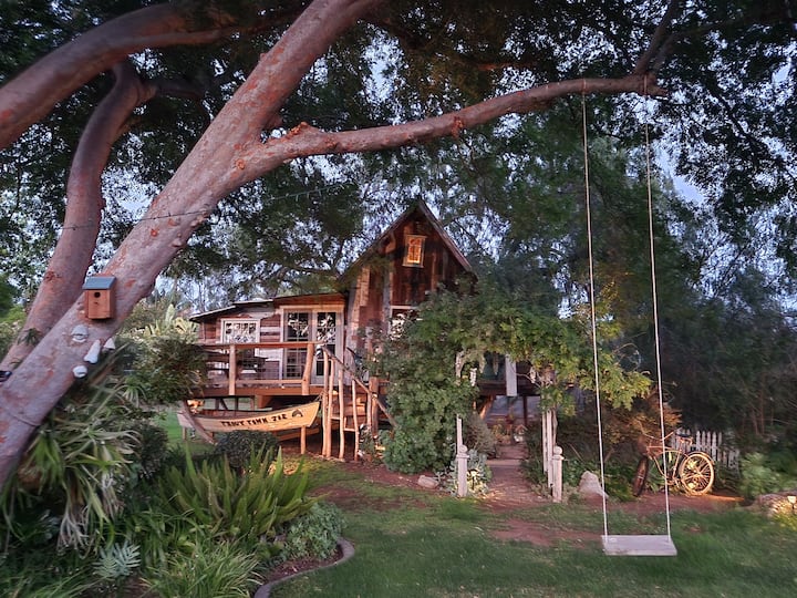 Whimsical Vista Treehouse - Vista, CA