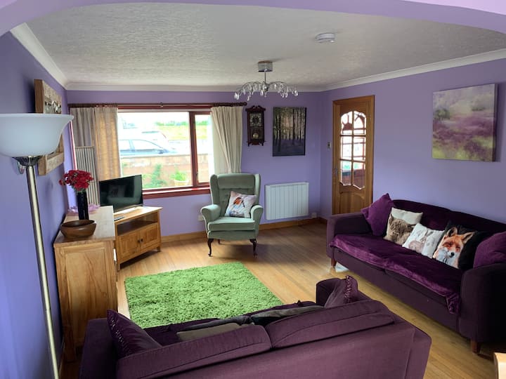Comfortable  3 Bedroom Family  Home With Parking - Kippford