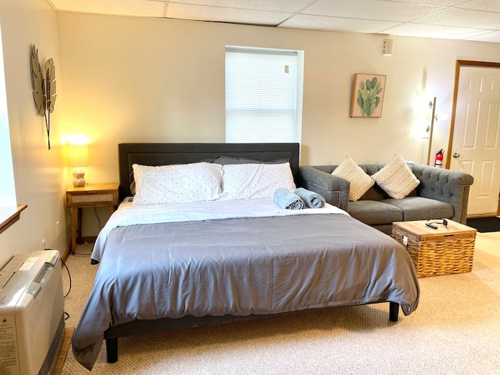 First Floor Little Cozy Studio With King Size Bed Downtown - Brunswick, ME