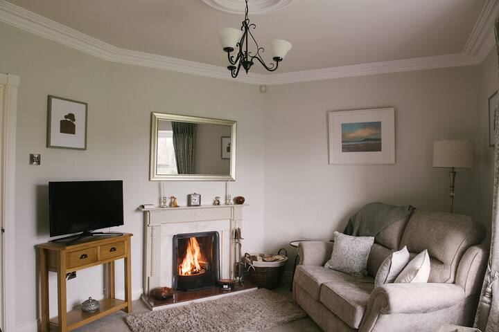 Cheerful 3 Bedroom Cottage Overlooking Golf Course - Fermanagh