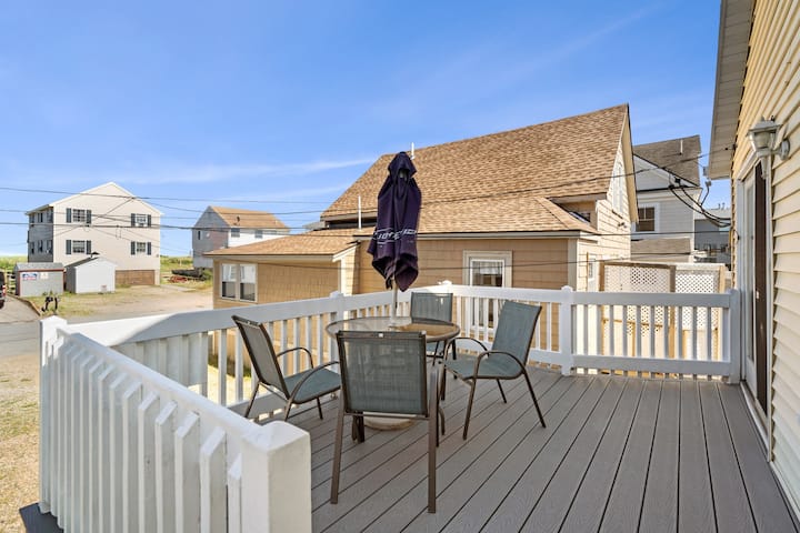 Charming Beach Cottage With Outdoor Deck ! - Salisbury