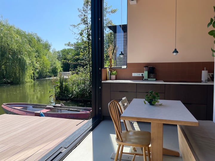 Spacious Eco Houseboat Near City Center - Utrecht