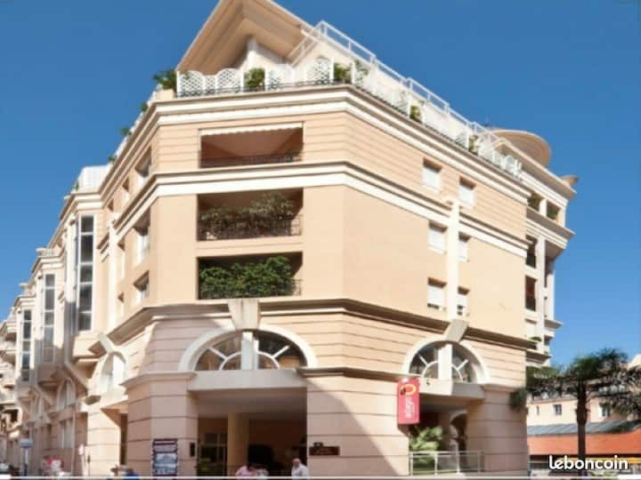 1 Br At The Border Of Monaco - 모나코