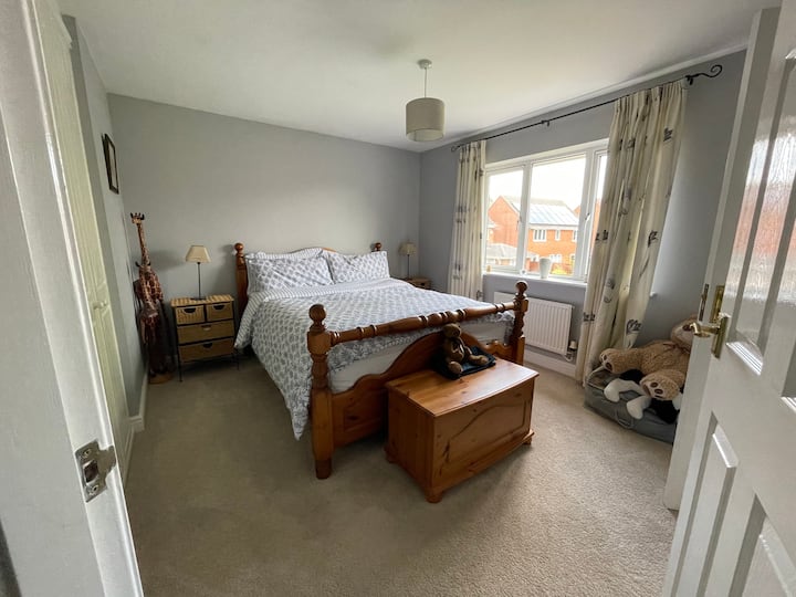 Private Double Room & En-suite In Detached House - Newcastle-under-Lyme