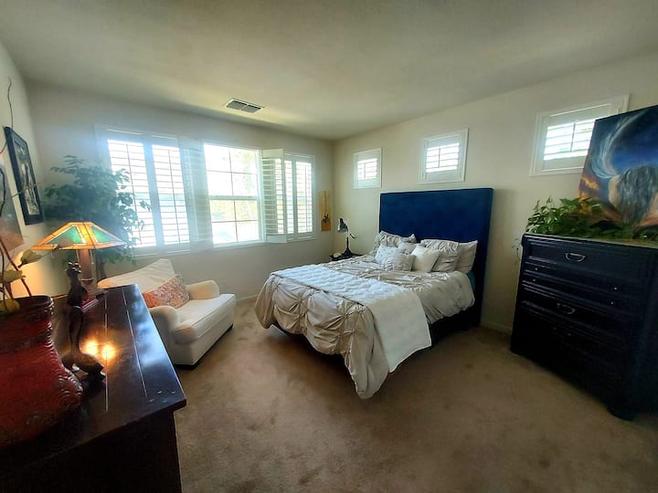Lovely And Spacious Bedroom And Bathroom For Two - Livermore