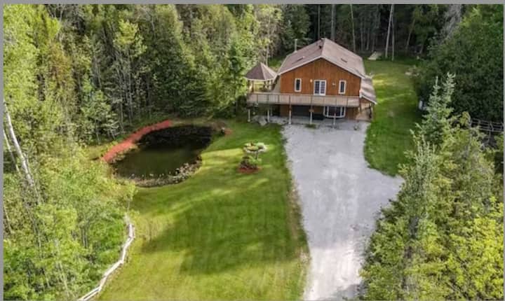 Gourmet Cottage (With Indoor Hottub) - Horseshoe Valley, ON