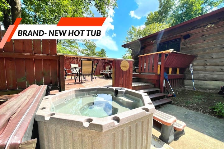 Log Cabin W/ Hot Tub - Near Casino & Downtown Cape - Cape Girardeau, MO