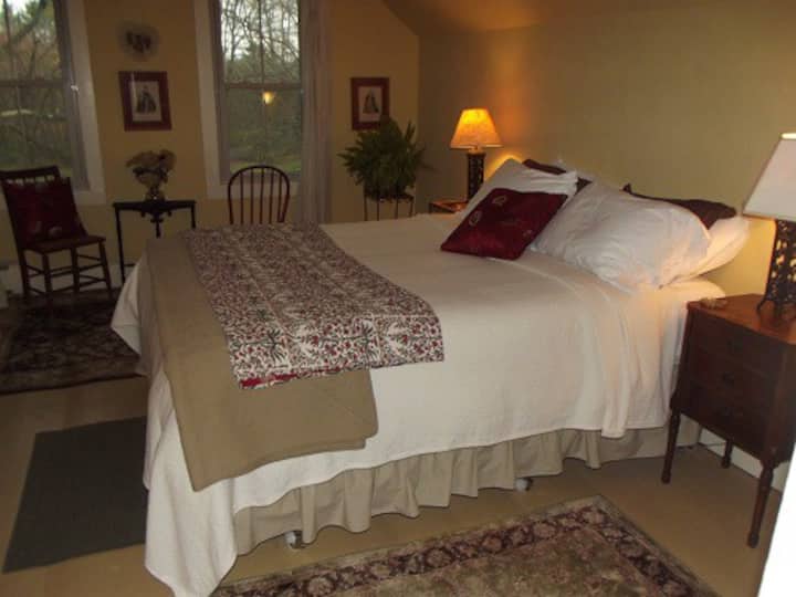 Romantic Farmhouse Room In Bnb With Country Views - Silver Lake State Park, Barnard