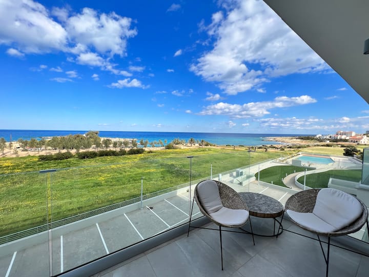 Seaview 2 -Bedroom Luxury Suite On Green Bay Beach - Protaras