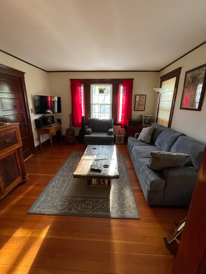 Private Room In A Charming Vintage Home - Portsmouth, NH