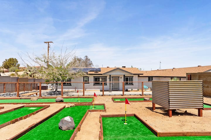 ♾️🌈Autistic-minded Home 🐶 Fire-pit 🔥 Mini Golf 🏌🏽‍♂️⛳️✨ - Yucca Valley, CA
