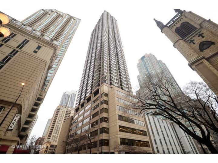 Beautiful Condo Steps From Michigan Avenue - River West - Chicago