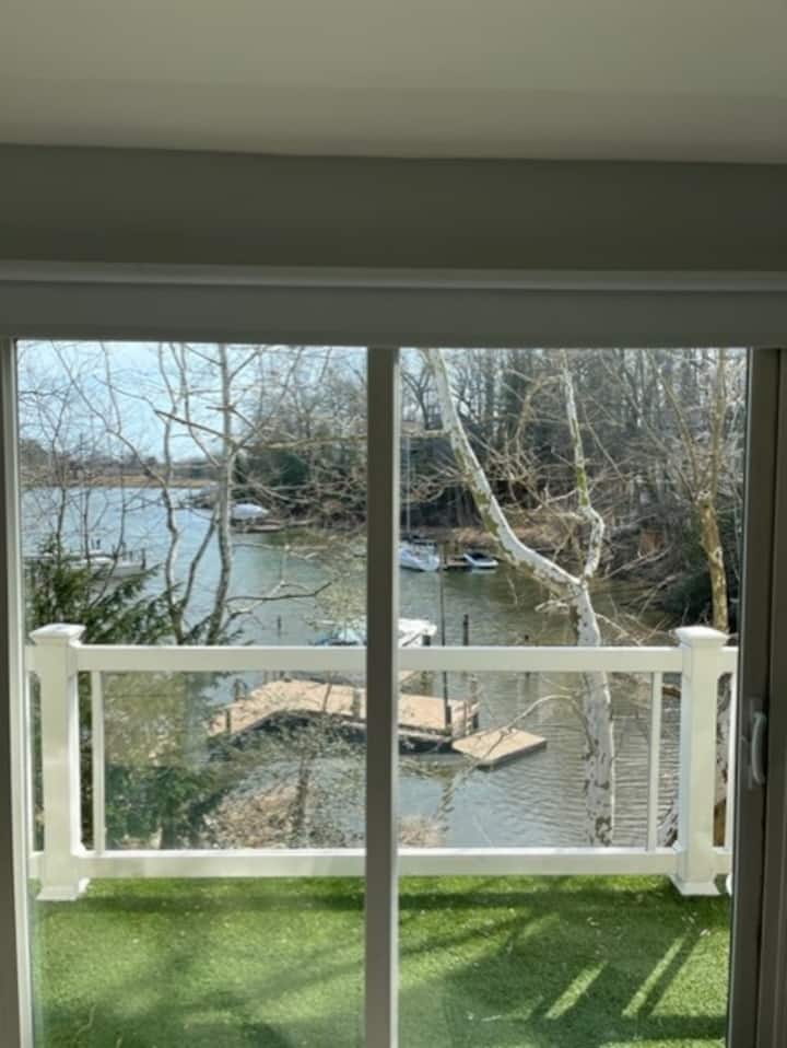 Private Waterfront Treetop Suite, Rooftop Patio - Annapolis, MD
