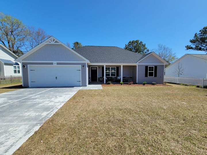 Charming Home Located 10 Minutes From Beaches - Sneads Ferry, NC
