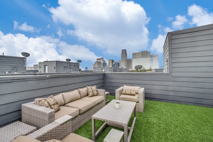 Skyline View Of Downtown Dallas 3 Story Home! - Highland Park, TX