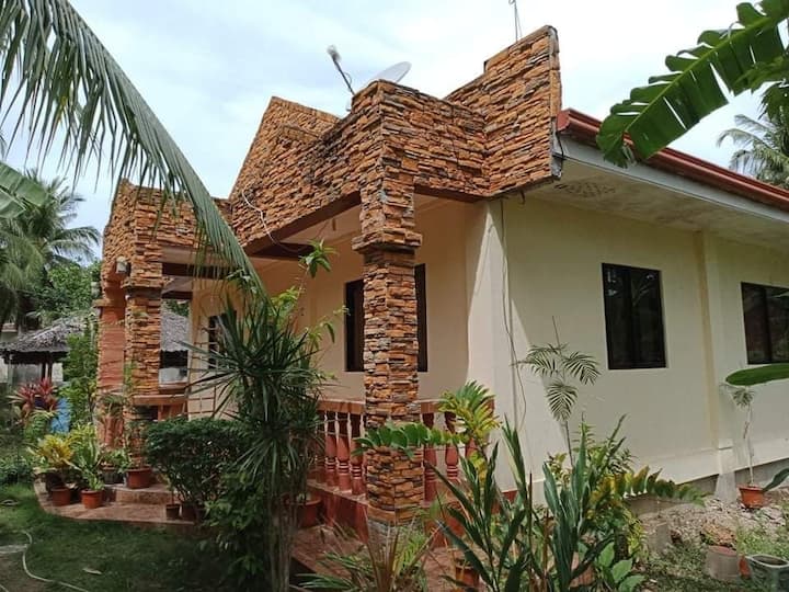 Spacious 2 Bed Bungalow Close To White Sand Beach. - Bantayan