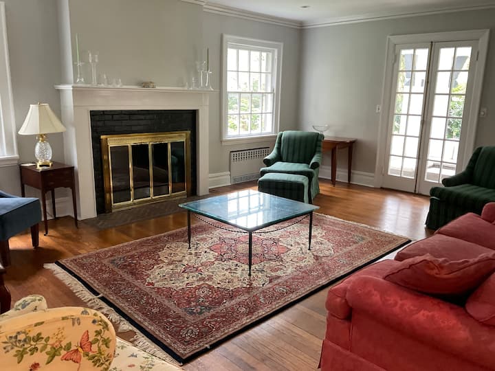 Clean And Large Family Home In  Nyc Suburbs - Scarsdale, NY