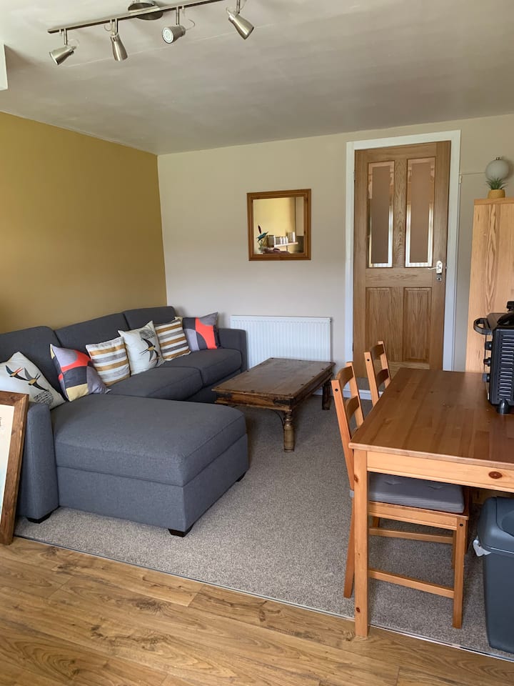 One Bedroom Accommodation In The Heart Of N. Wales - Towyn