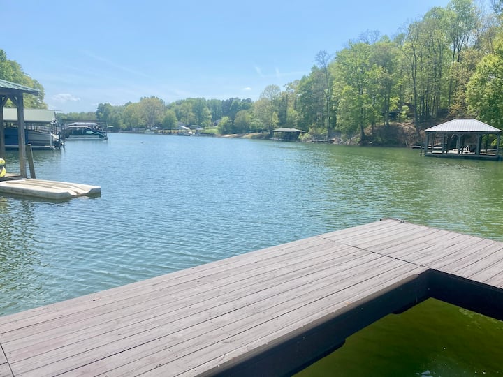 Lakefront Retreat W/ Private Dock, Firepit, Sup! - Lake Norman, NC