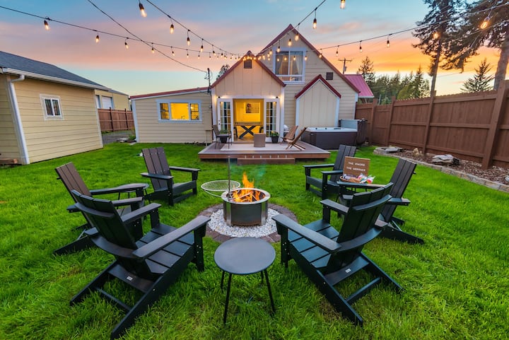 Red Roof Retreat | Hot Tub | Fire Pit | Game Room - Forks