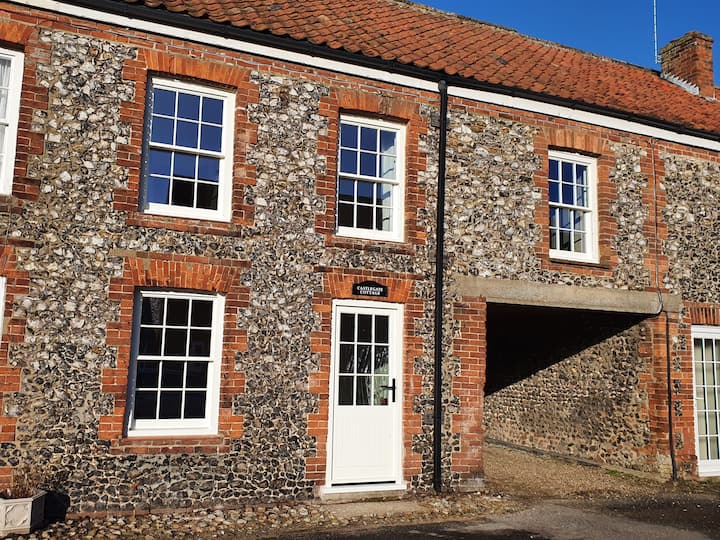 3 Bedroom Cottage Located In Historic Castle Acre. - 스와팜