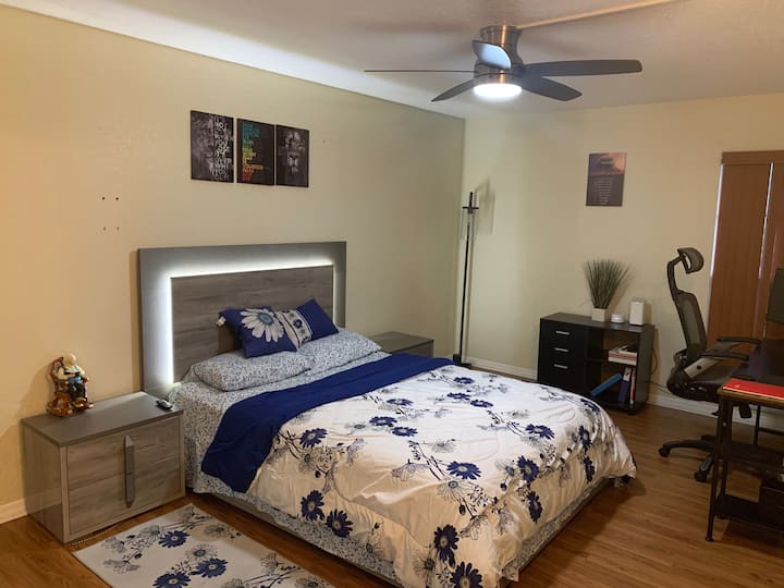 Private Bedroom W/lakeview/netflix/wifi - Sunrise, FL
