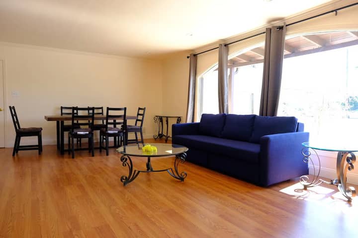 Cheerful One-bedroom Home With Free Parking - San Leandro, CA